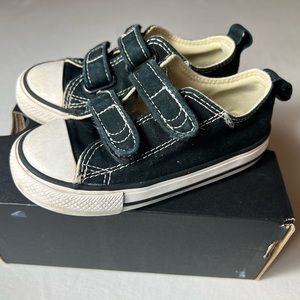 Toddler size 8 converse black canvas